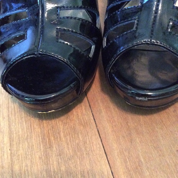 Black patent leather cut-out heel - Picture 7 of 7